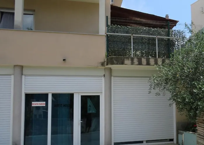 B Apartment *